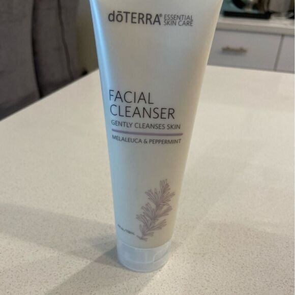 doTerra Facial Cleanser Facial Cleanser Skin Care Enriched with essential oils - Picture 2 of 16